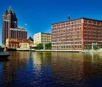 赛地聚焦——社区盾赛前热度飙升；密尔沃基雄鹿单刀错失；媒体盛赞；纪律约束更严格的简单介绍-欧博app下载